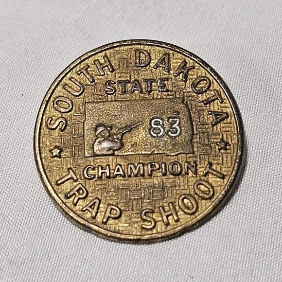 Vintage 1983 South Dakota State Trap Shooting Champion Award Pin - Picture 1 of 3